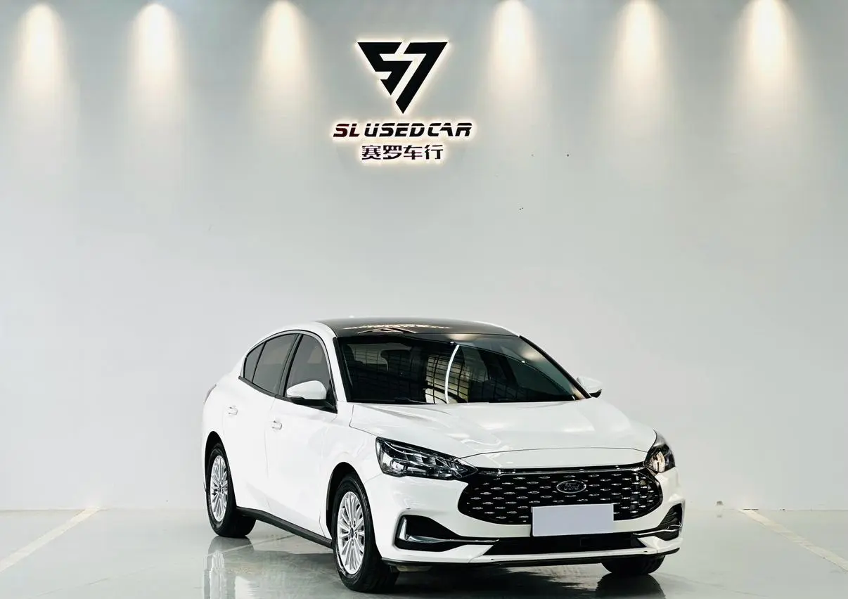 Ford Focus 2021 Sedan EcoBoost 180 Auto
