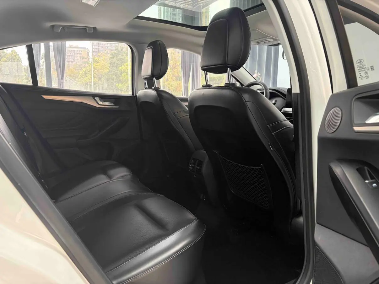 Ford Focus 2021 Sedan EcoBoost 180 Auto