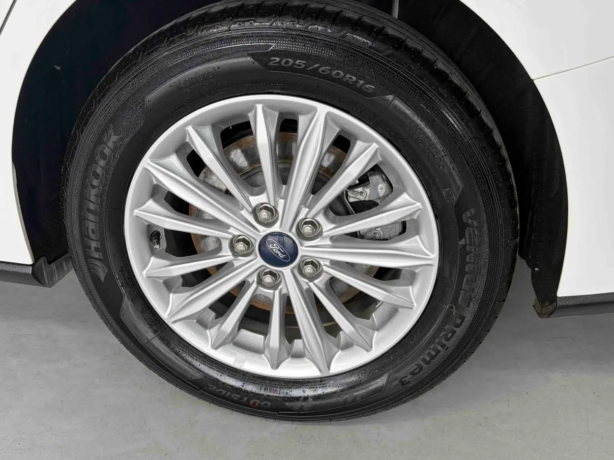 Ford Focus 2021 Sedan EcoBoost 180 Auto