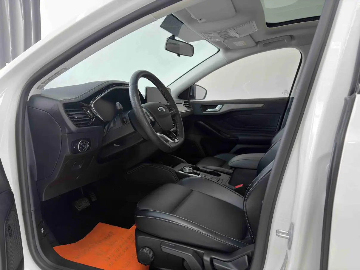 Ford Focus 2021 Sedan EcoBoost 180 Auto