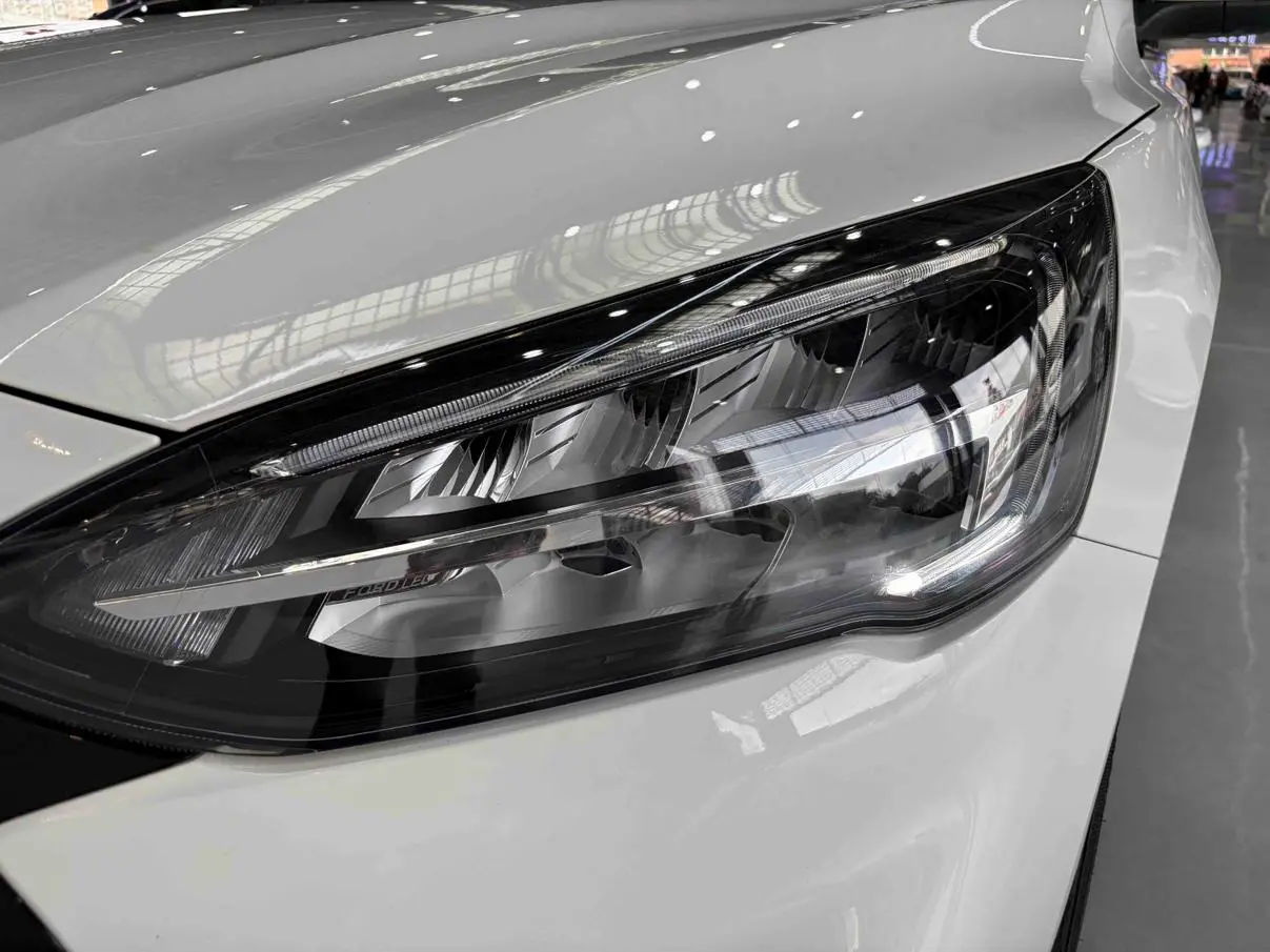 Ford Focus 2021 Sedan EcoBoost 180 Auto