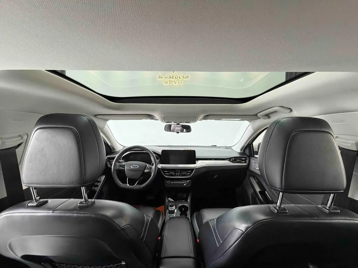 Ford Focus 2021 Sedan EcoBoost 180 Auto