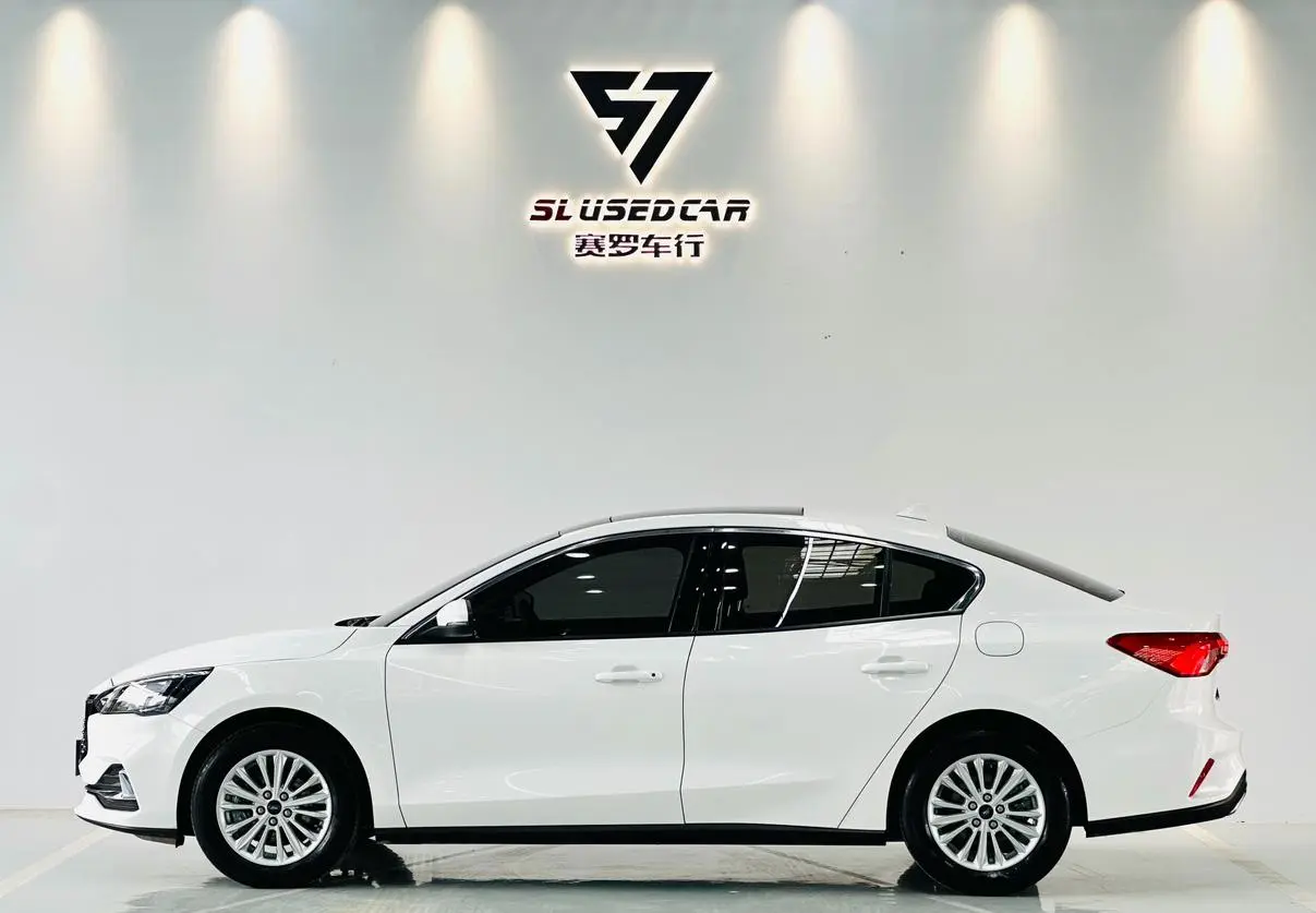 Ford Focus 2021 Sedan EcoBoost 180 Auto