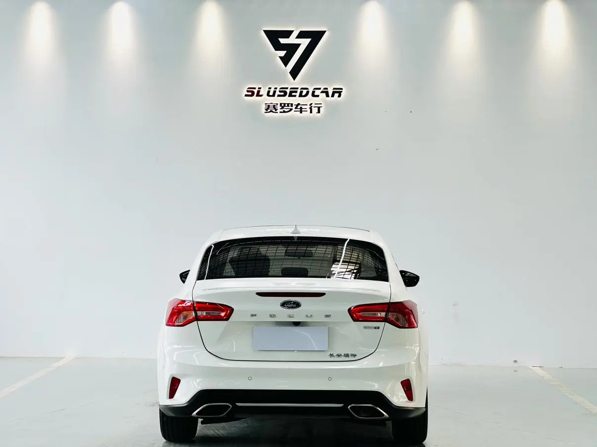 Ford Focus 2021 Sedan EcoBoost 180 Auto