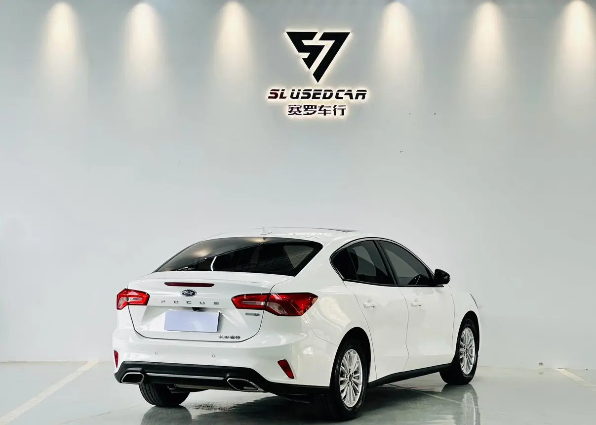 Ford Focus 2021 Sedan EcoBoost 180 Auto