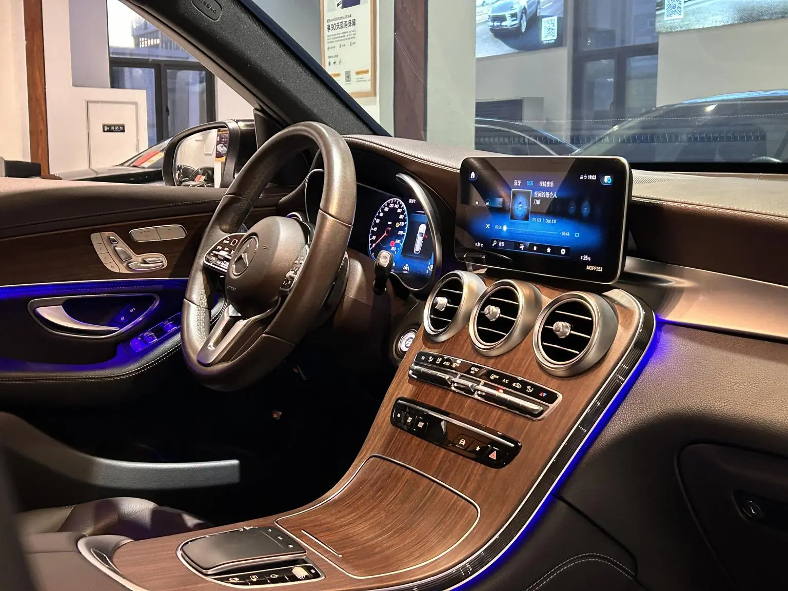 Mercedes-Benz GLC 2020 Facelift GLC 300 L 4MATIC Luxury