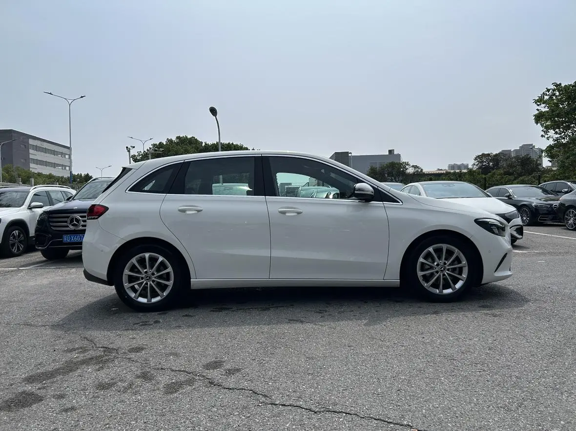 Mercedes-Benz B Class 2023 B 200 Fashion