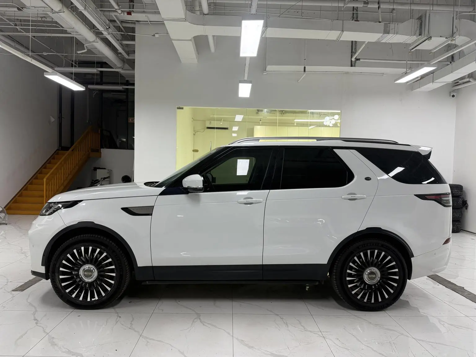 Land Rover Discovery 2018 3.0 V6 SE