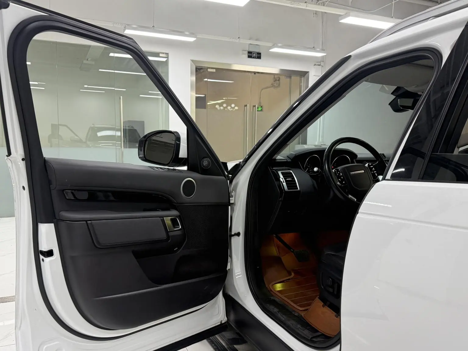 Land Rover Discovery 2018 3.0 V6 SE
