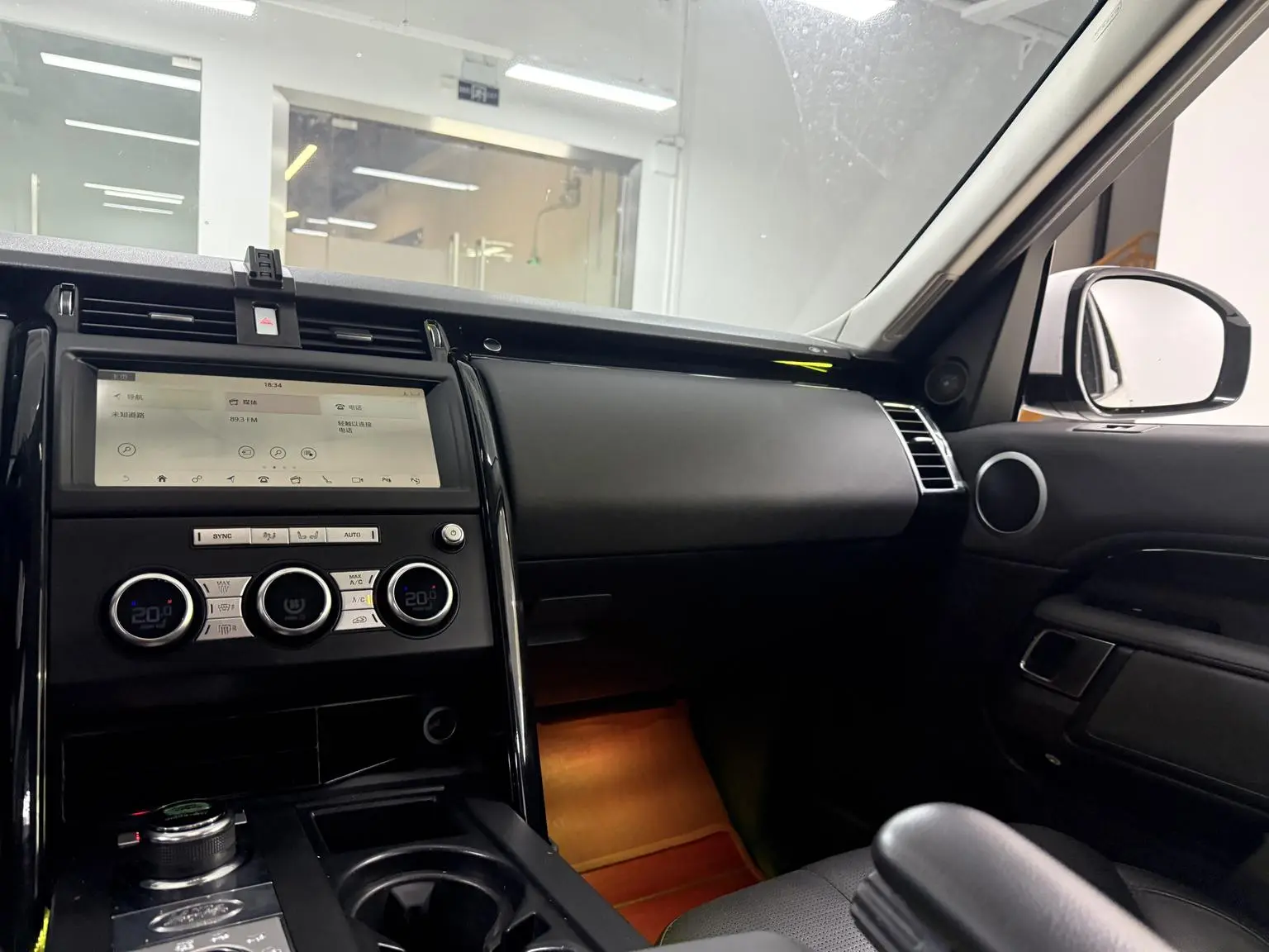 Land Rover Discovery 2018 3.0 V6 SE