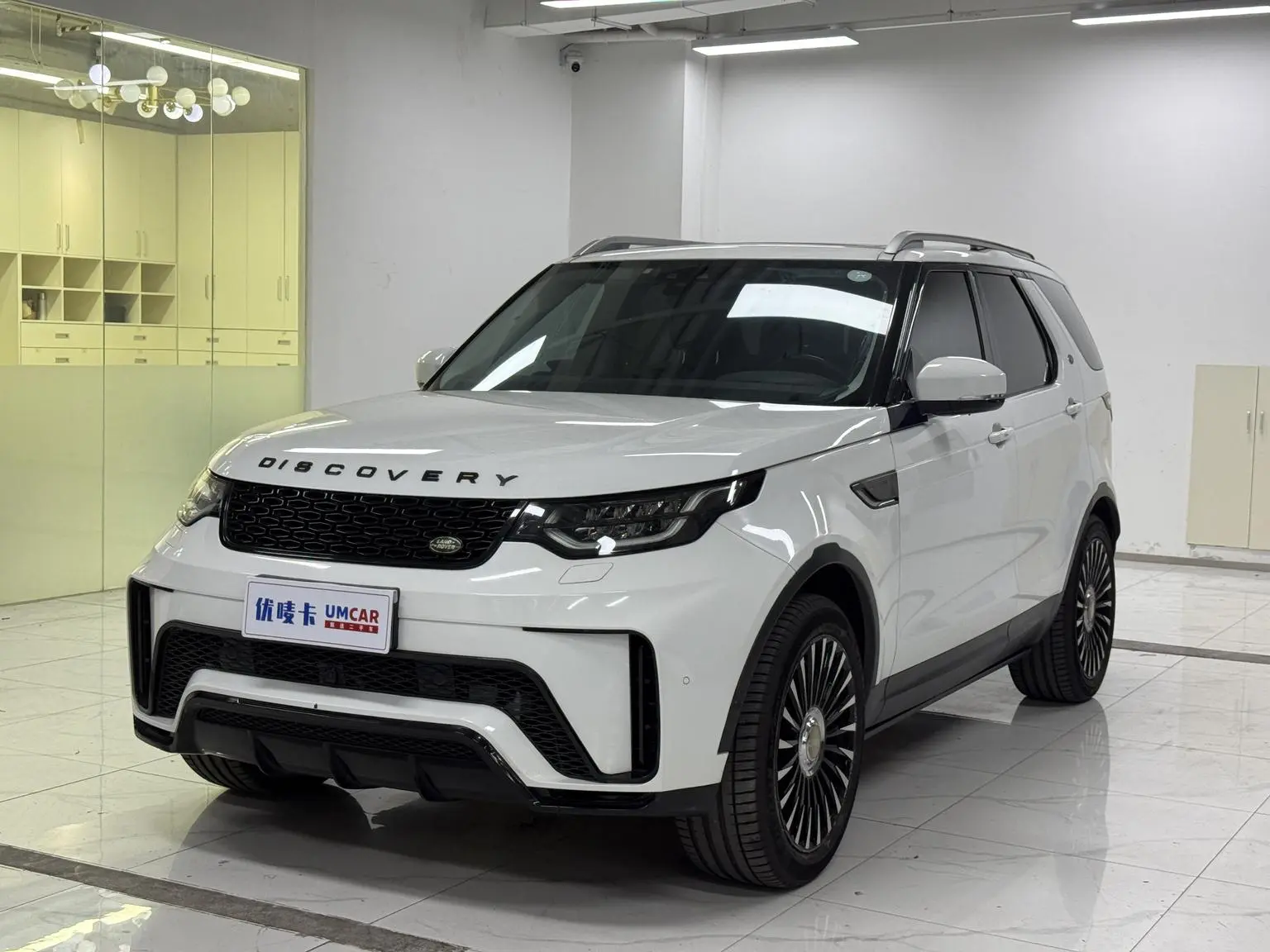 Land Rover Discovery 2018 3.0 V6 SE