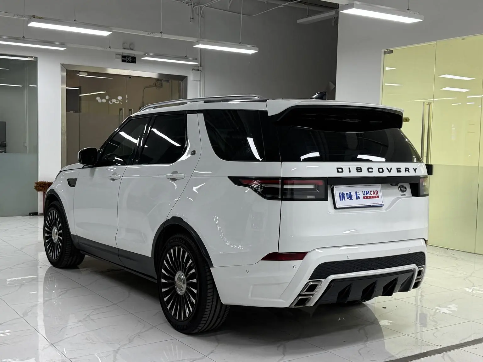 Land Rover Discovery 2018 3.0 V6 SE
