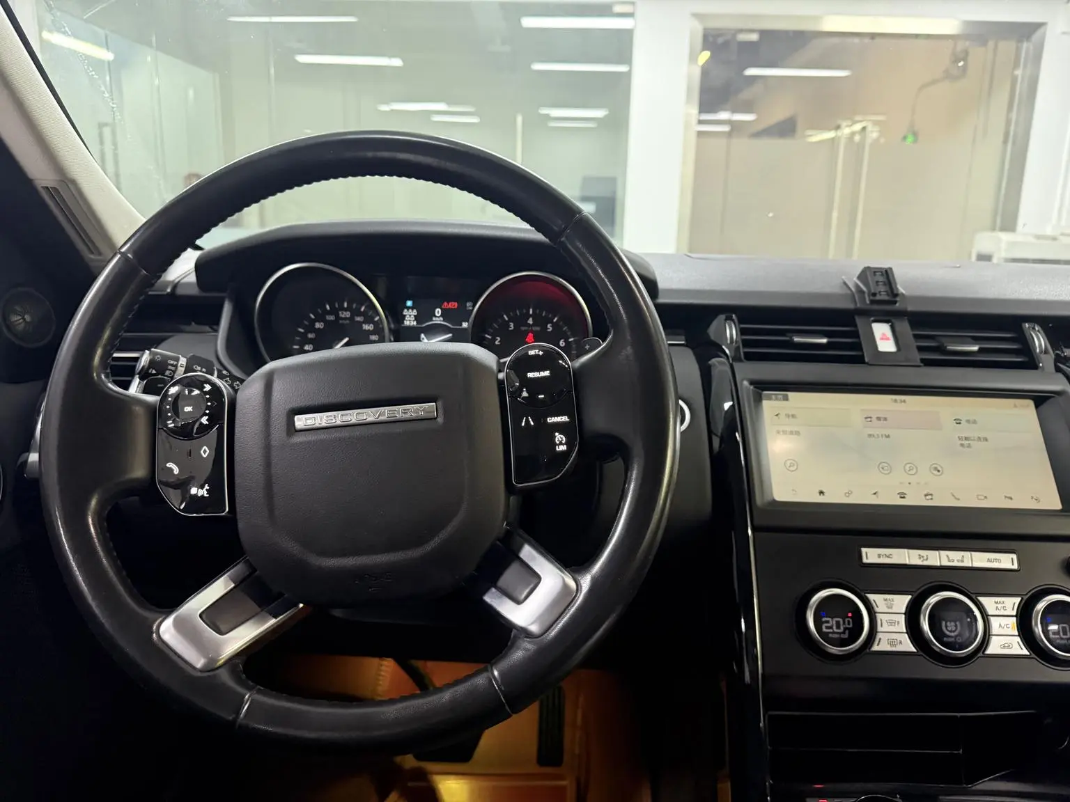 Land Rover Discovery 2018 3.0 V6 SE