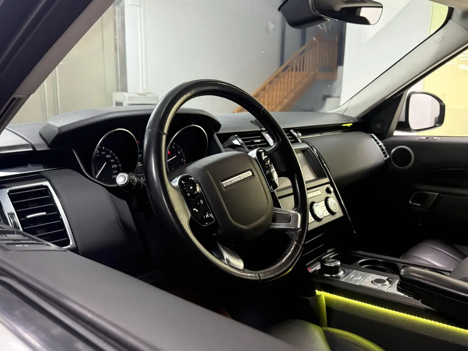 Land Rover Discovery 2018 3.0 V6 SE