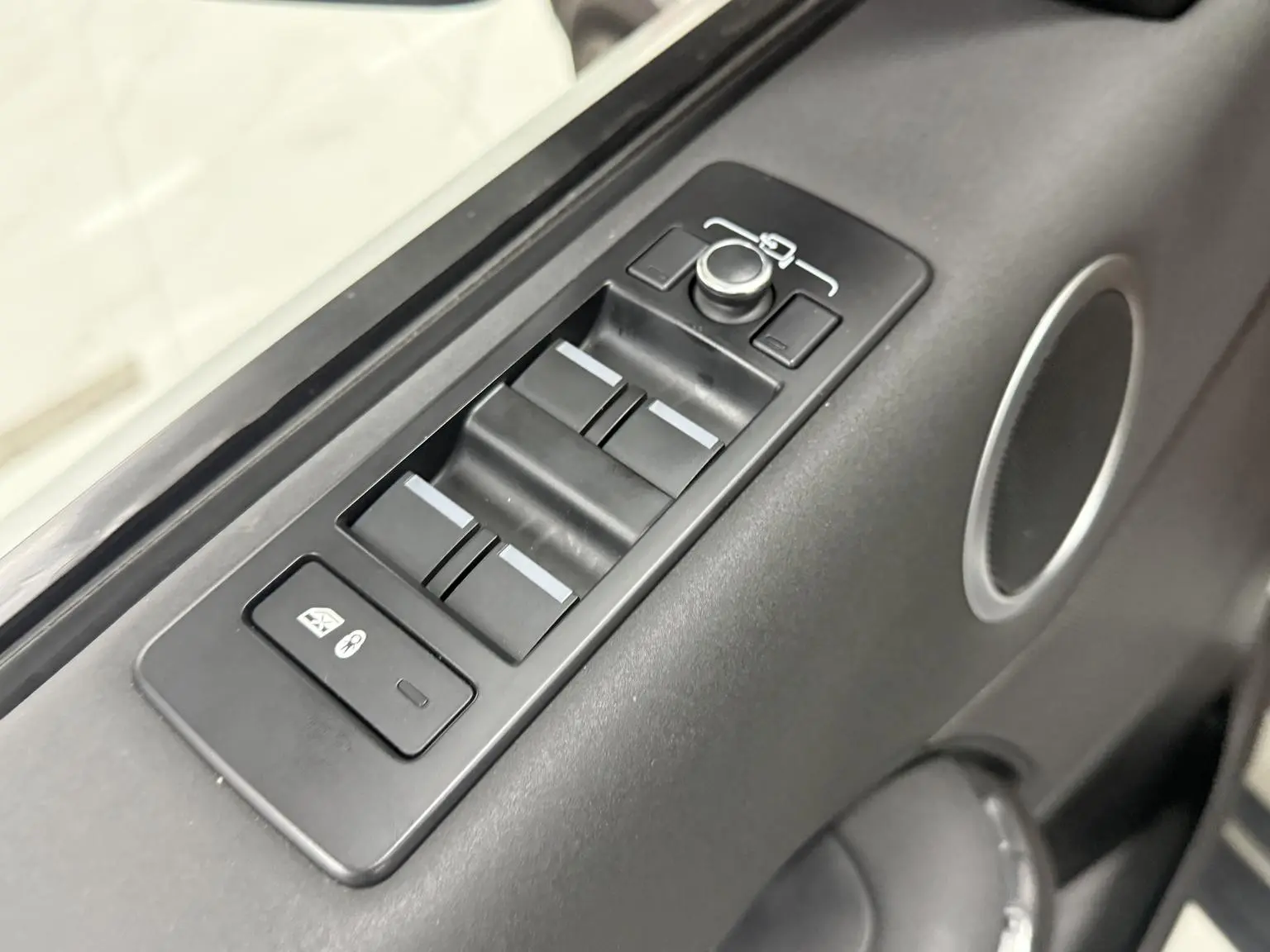 Land Rover Discovery 2018 3.0 V6 SE