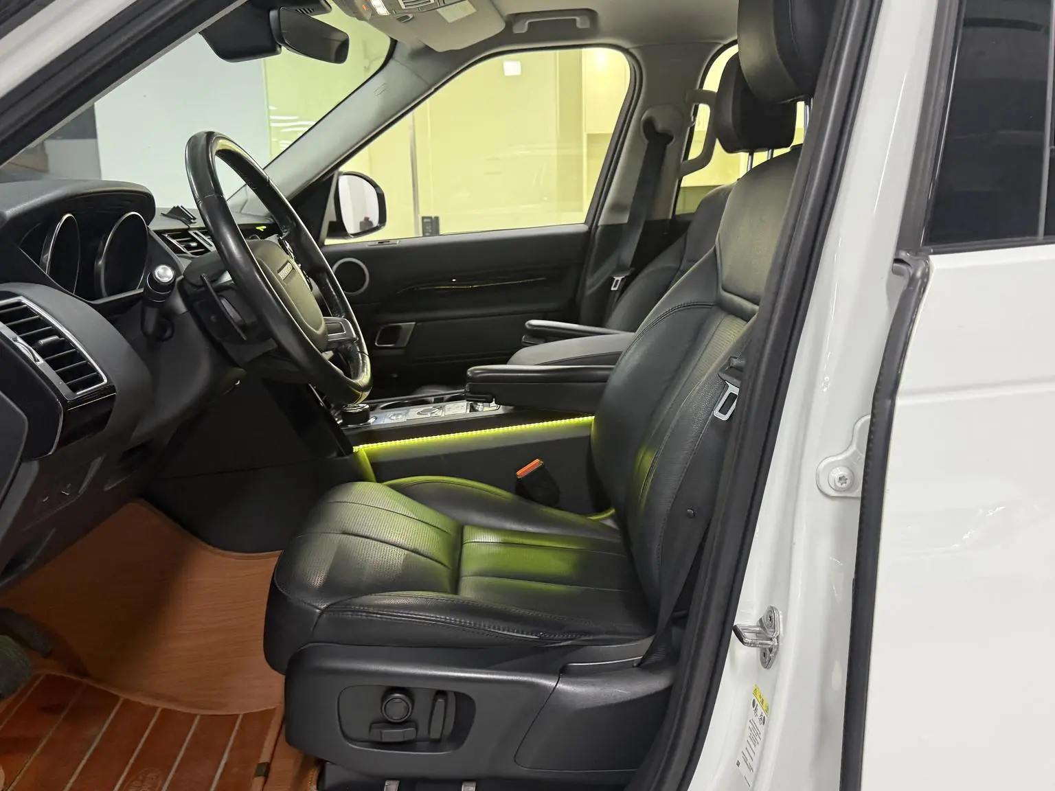 Land Rover Discovery 2018 3.0 V6 SE