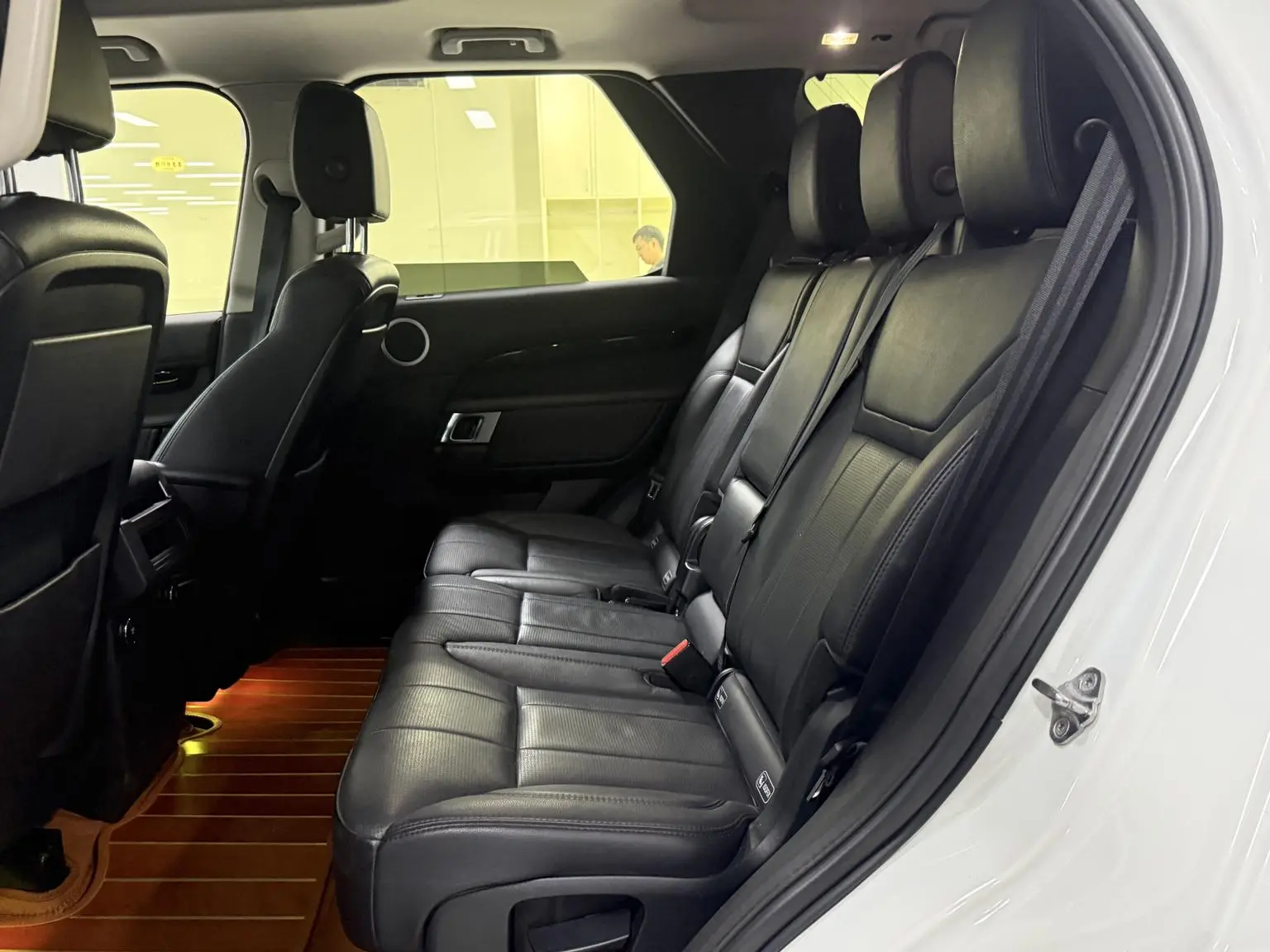 Land Rover Discovery 2018 3.0 V6 SE