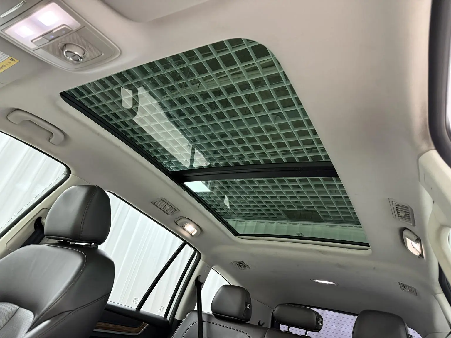 Roewe RX8 2019 30T Smart Connected 2WD Flagship