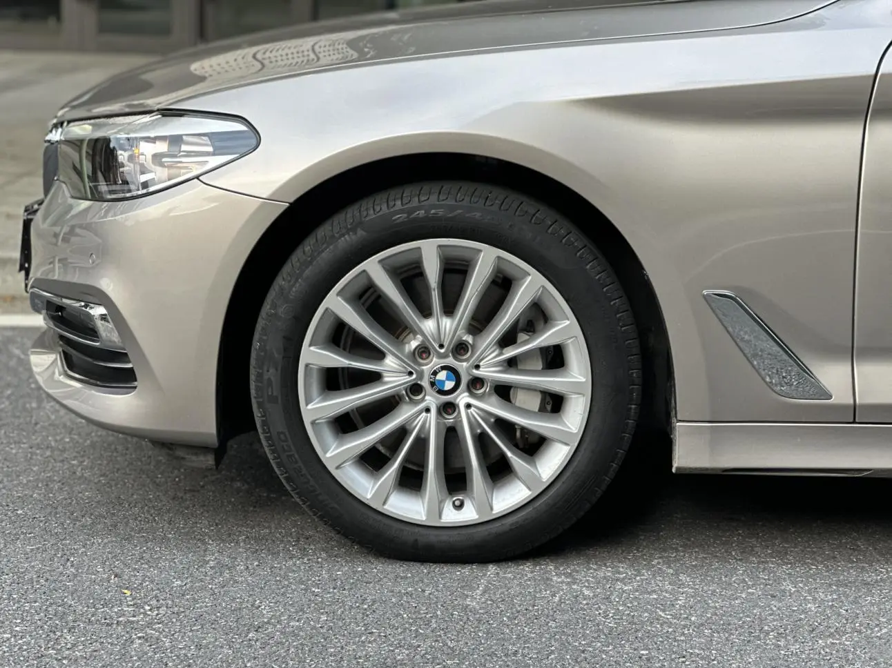 BMW 5 Series 2019 530Li Leading Luxury Package