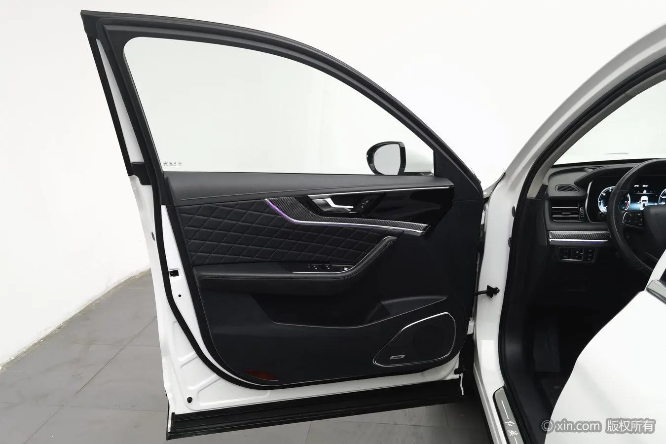 Hongqi HS5 2019 2.0T Smart Connected 4WD