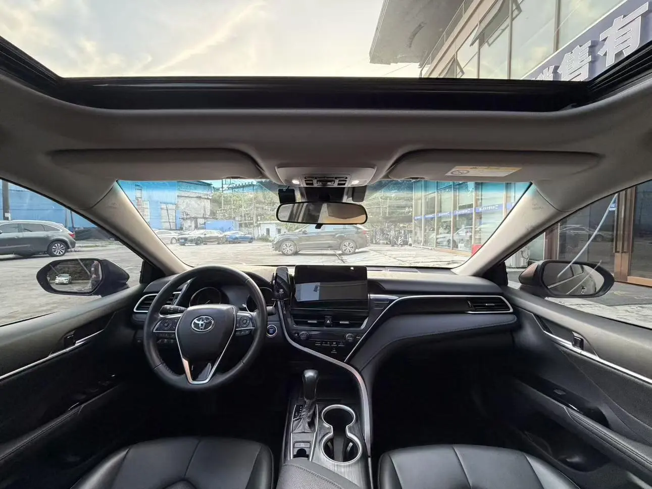 Toyota Camry 2023 2.0G Luxury