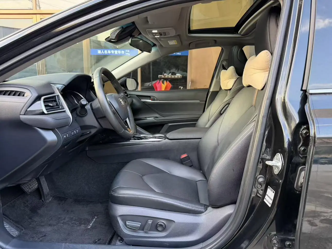 Toyota Camry 2023 2.0G Luxury