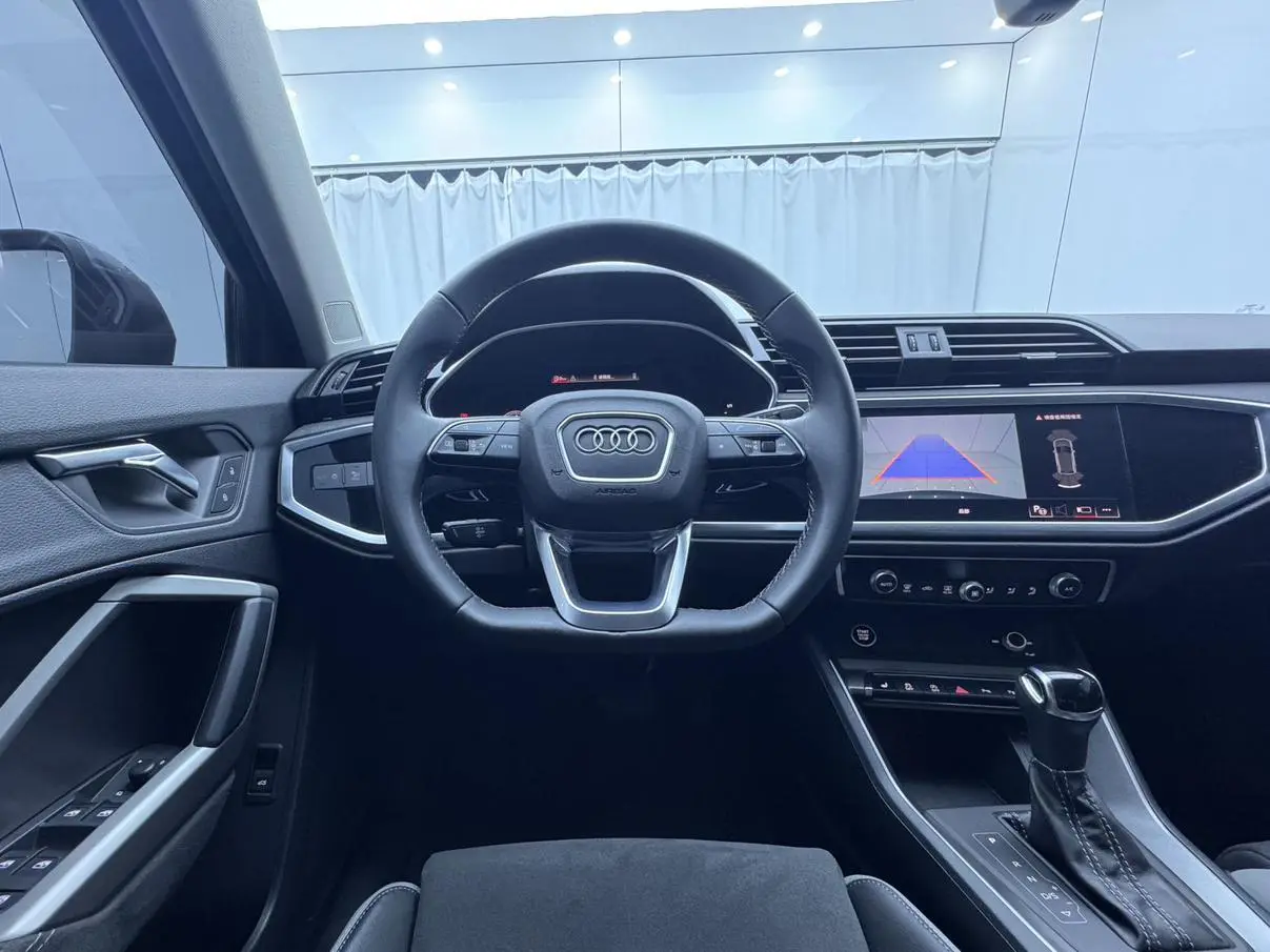 Audi Q3 2022 35 TFSI Dynamic Fashion