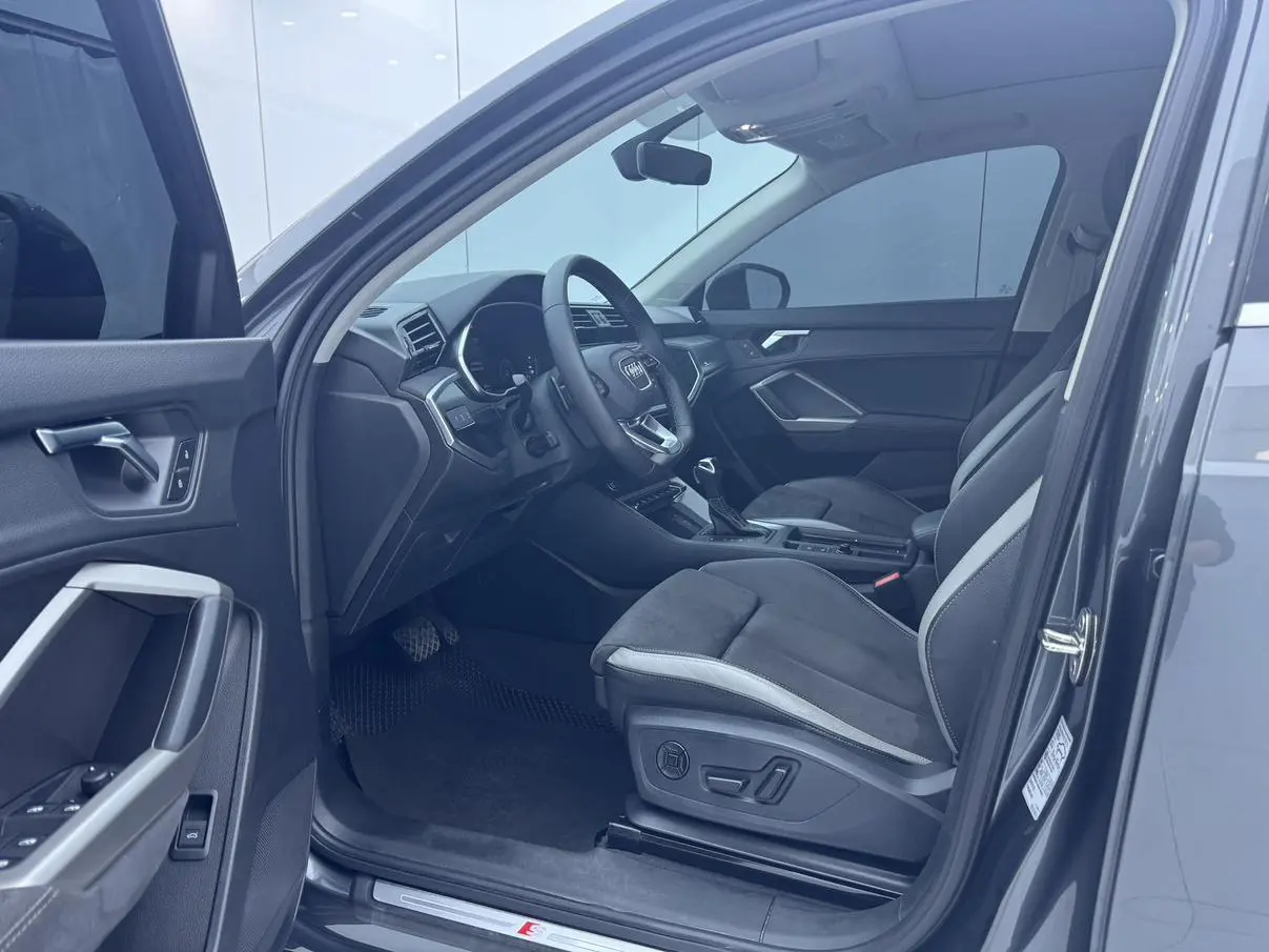 Audi Q3 2022 35 TFSI Dynamic Fashion