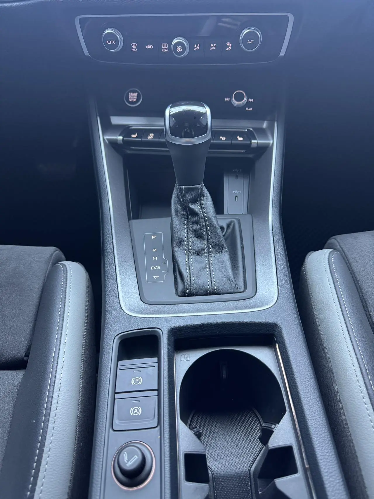 Audi Q3 2022 35 TFSI Dynamic Fashion