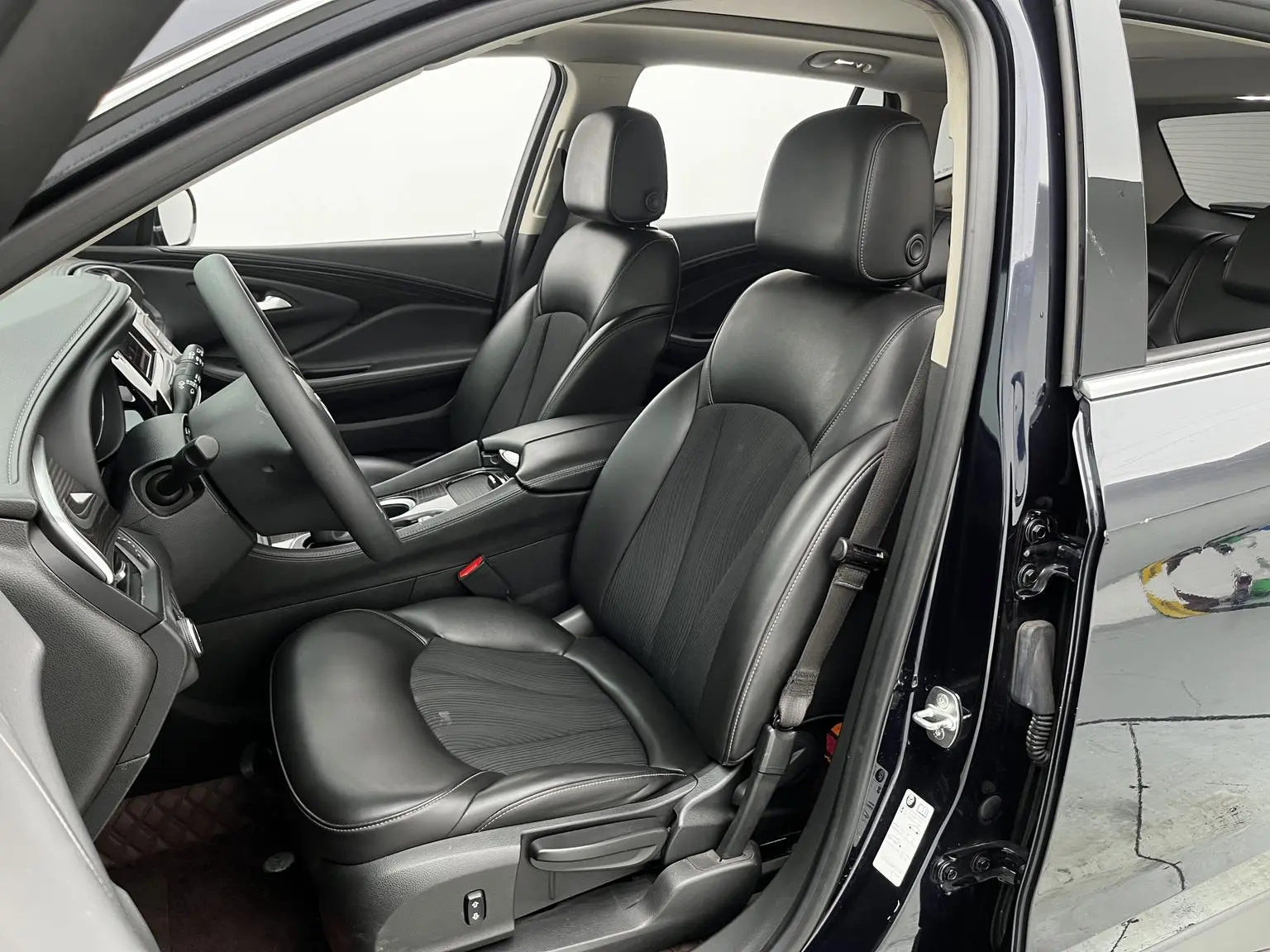 Buick Envision 2021 532T 2WD Leading