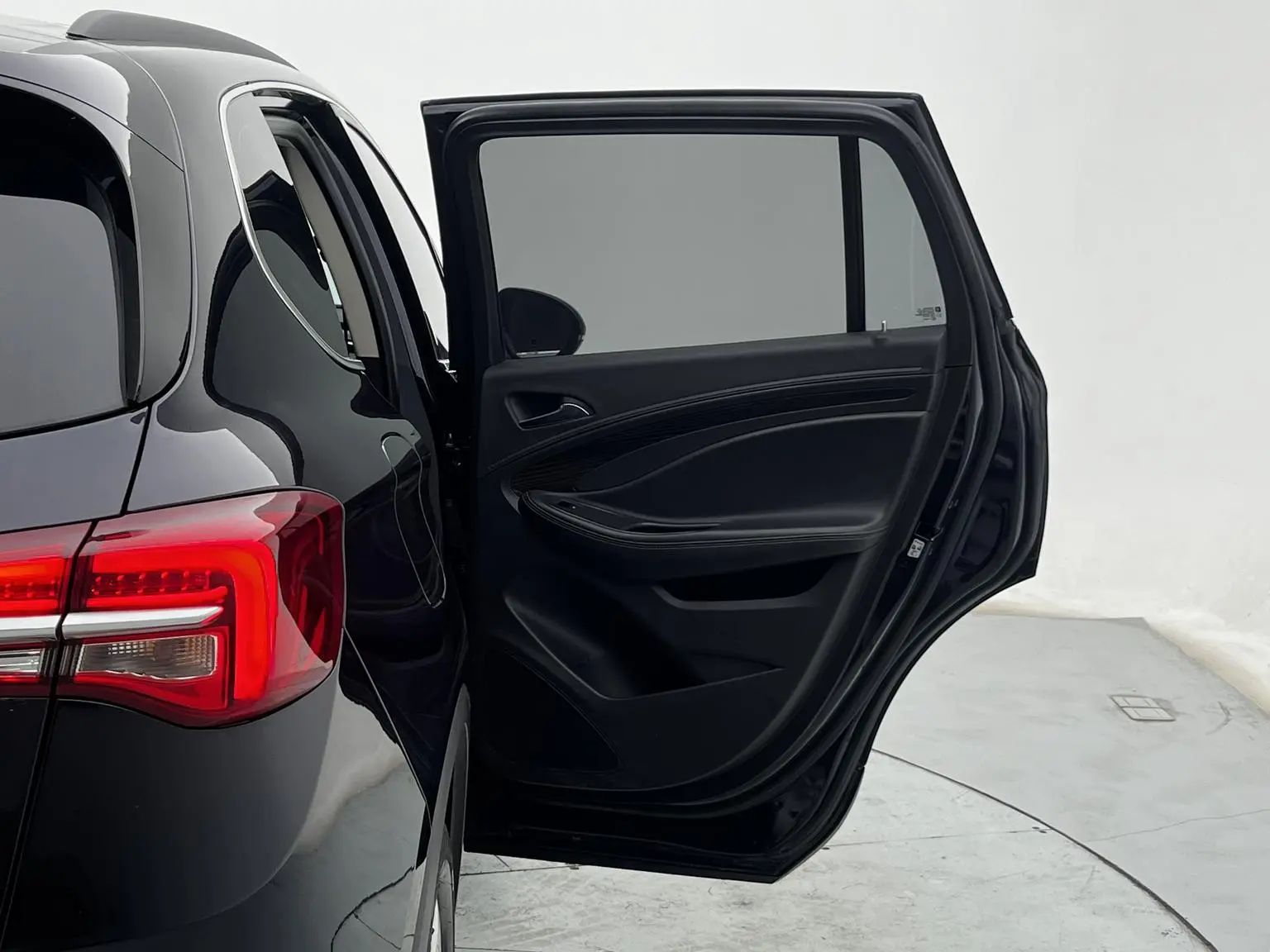 Buick Envision 2021 532T 2WD Leading