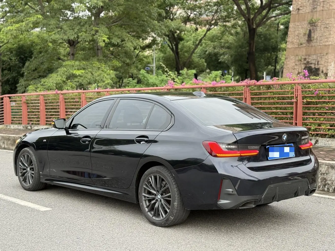 BMW 3 Series 2023 325Li M Sport Shadow Night Package