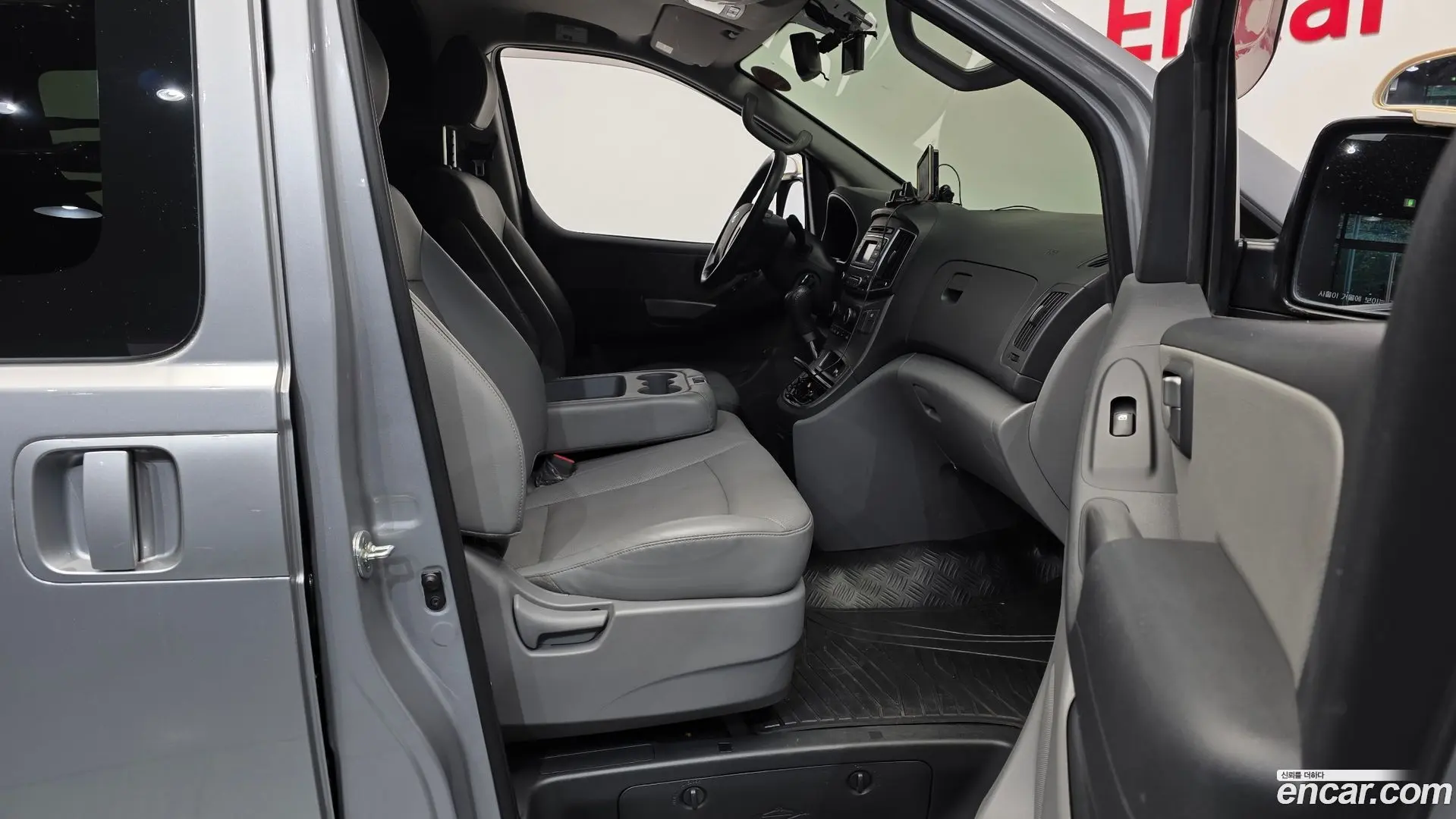 Hyundai Starex Van 3-Seater