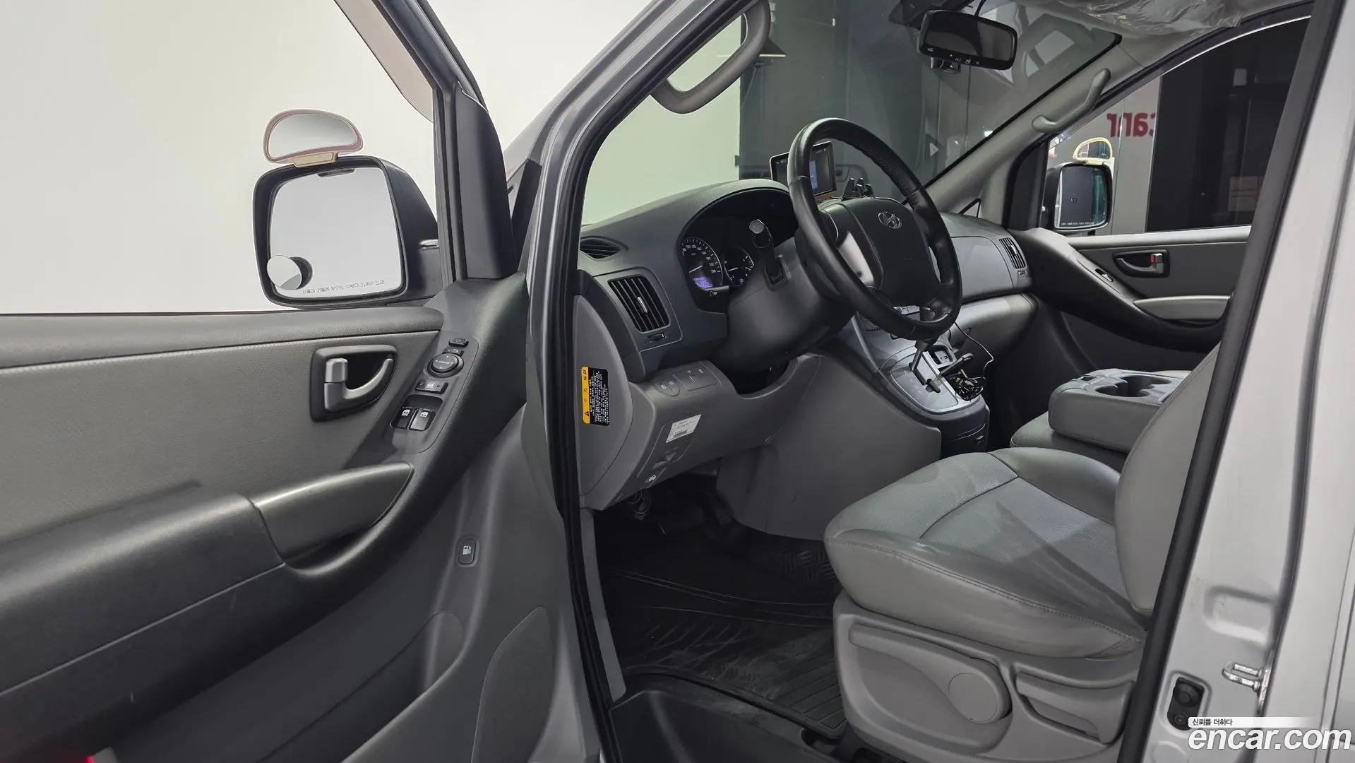 Hyundai Starex Van 3-Seater