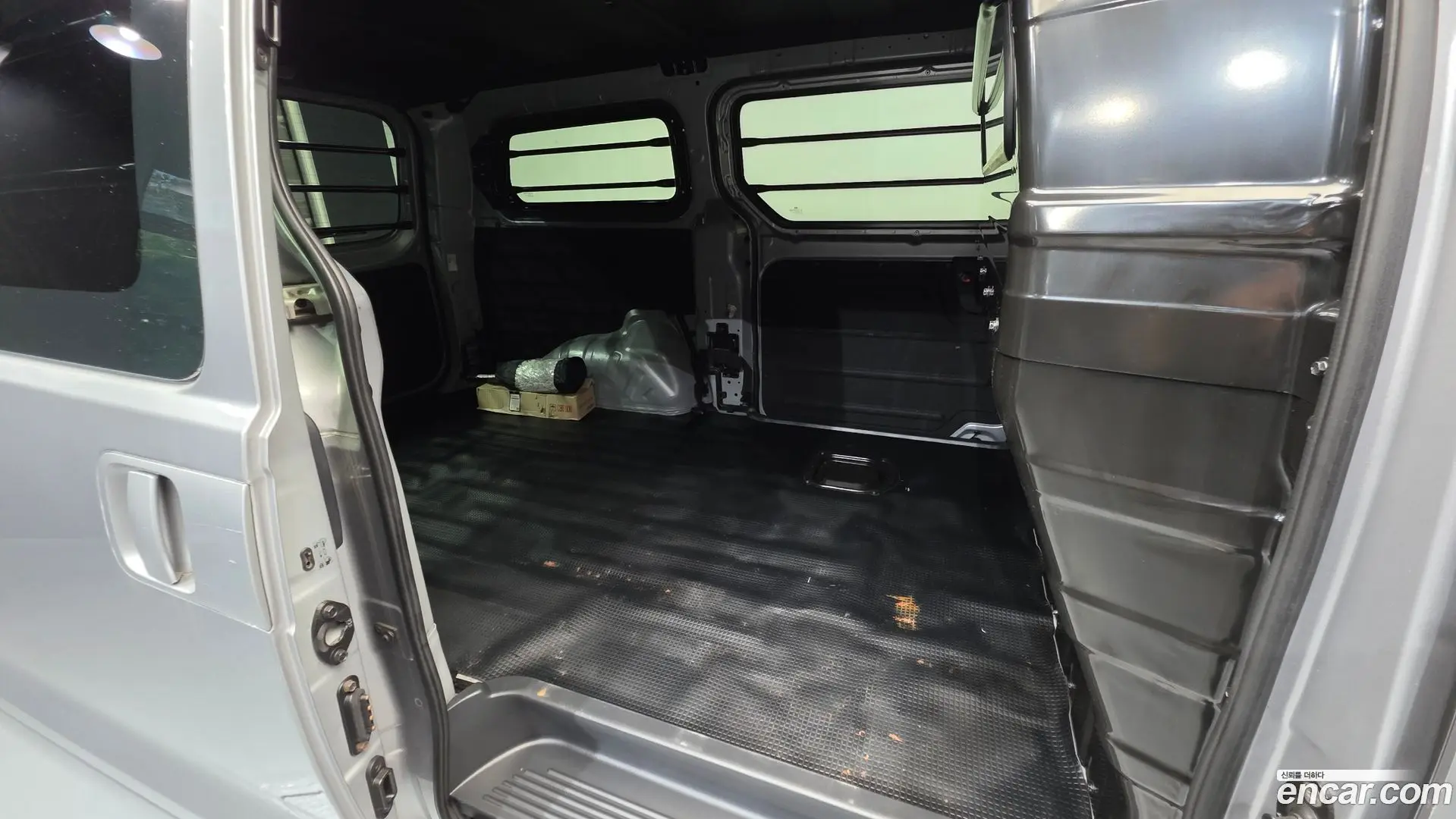 Hyundai Starex Van 3-Seater