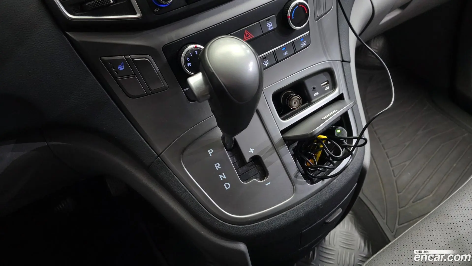 Hyundai Starex Van 3-Seater