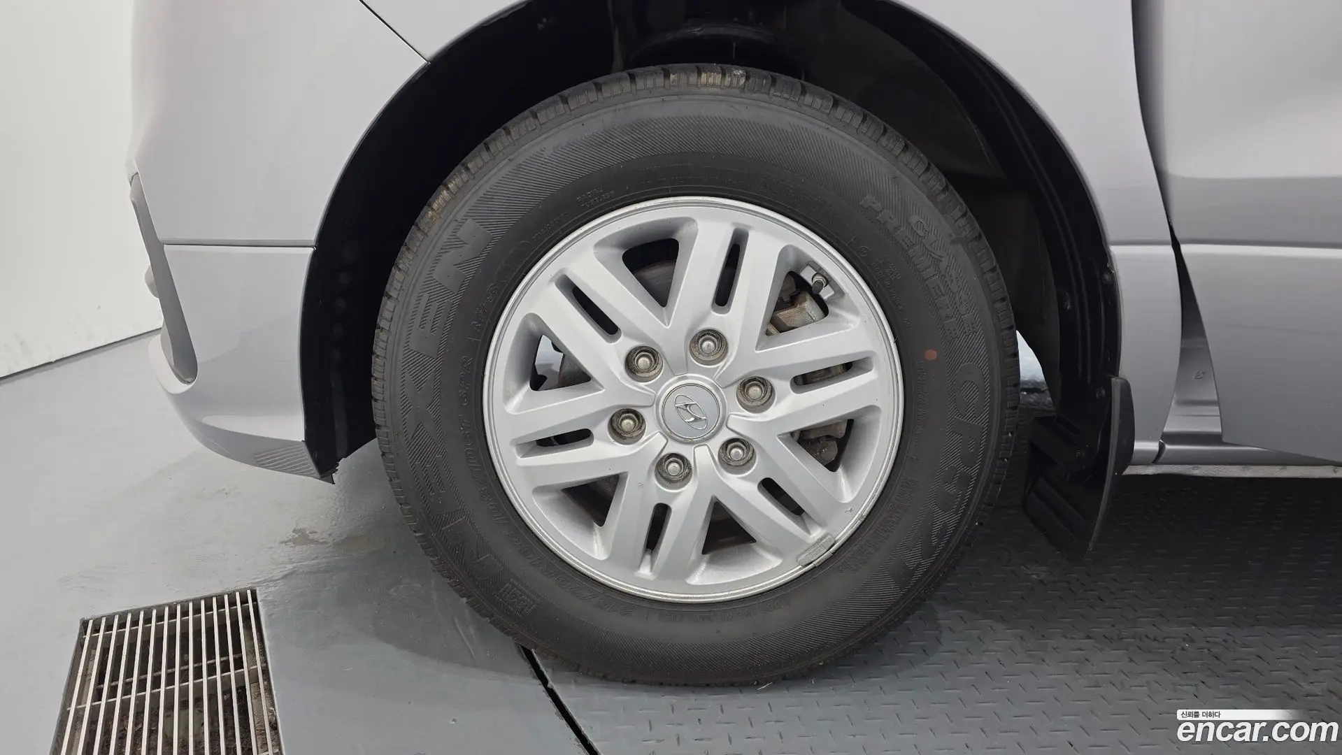 Hyundai Starex Van 3-Seater