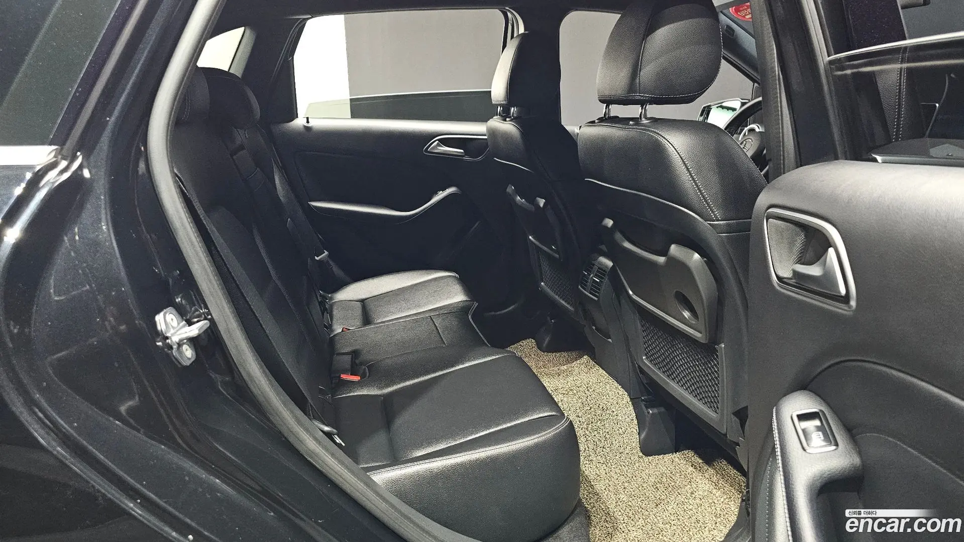 Mercedes-Benz B-Class B220