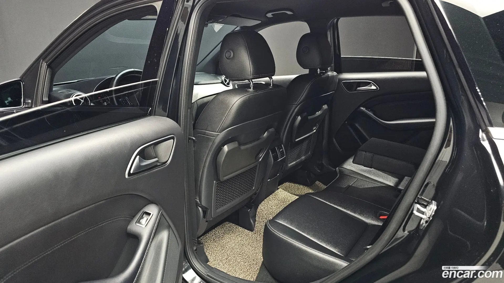 Mercedes-Benz B-Class B220