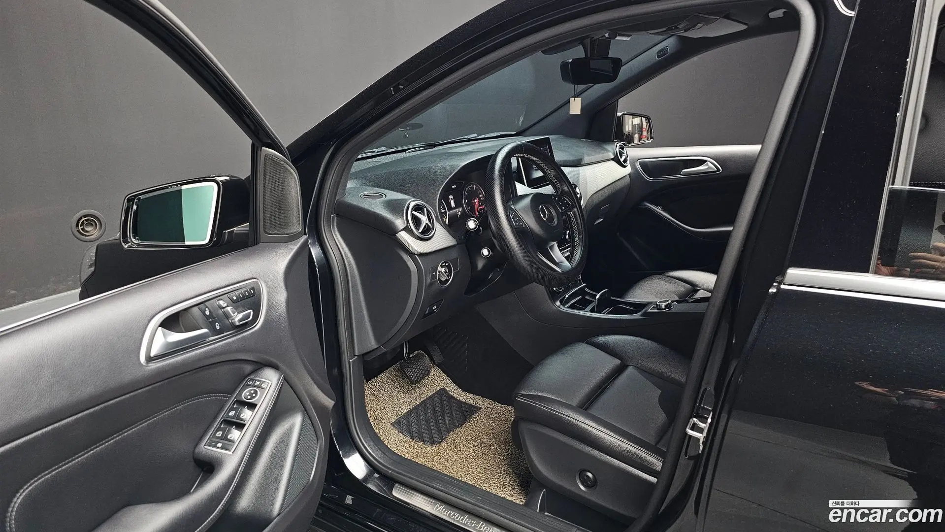 Mercedes-Benz B-Class B220
