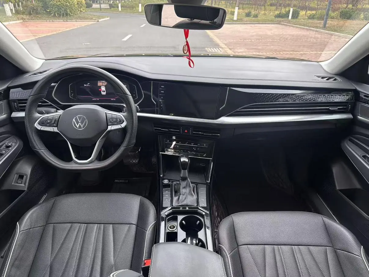 Volkswagen Passat 2022 330TSI Luxury