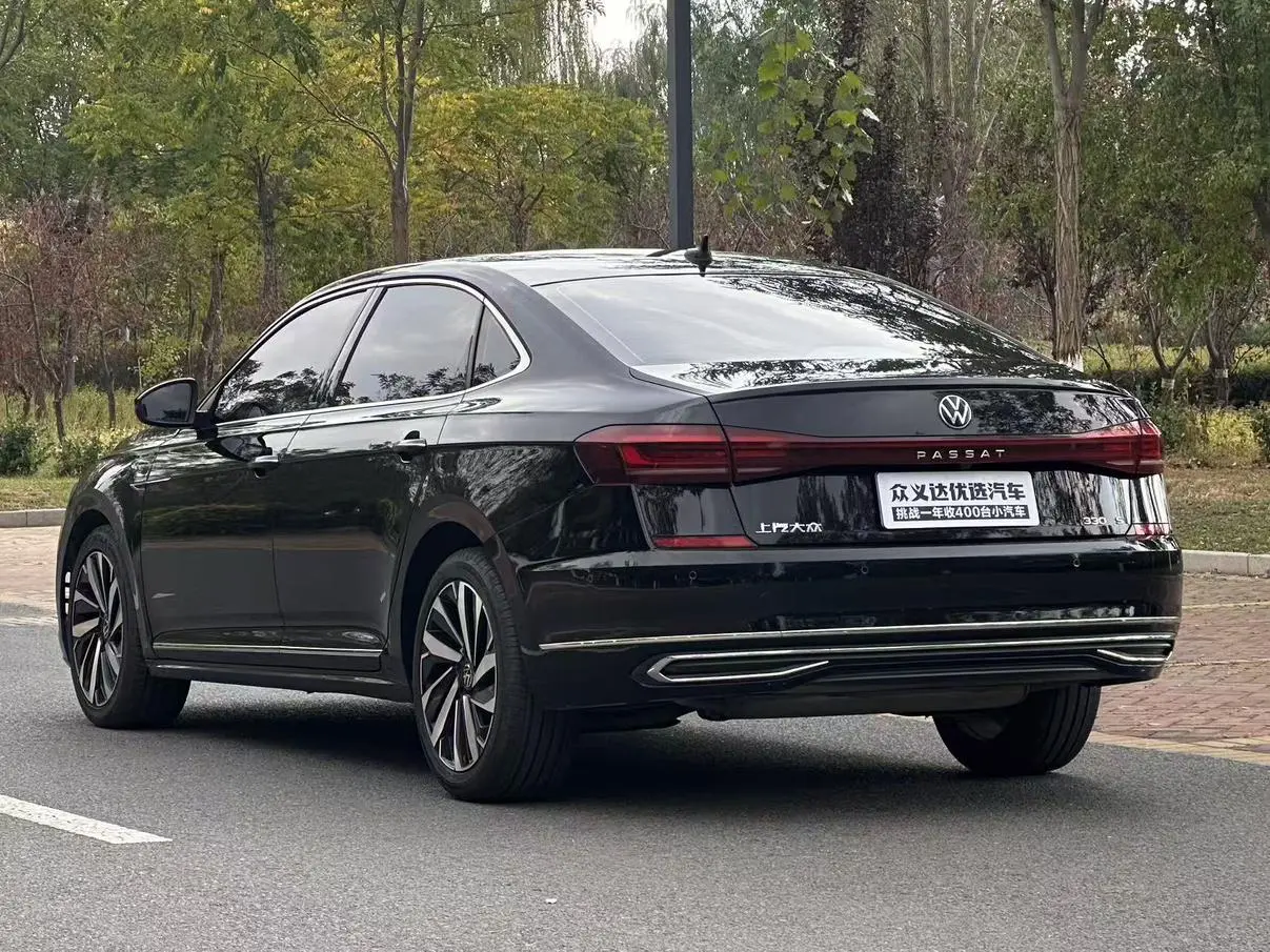 Volkswagen Passat 2022 330TSI Luxury