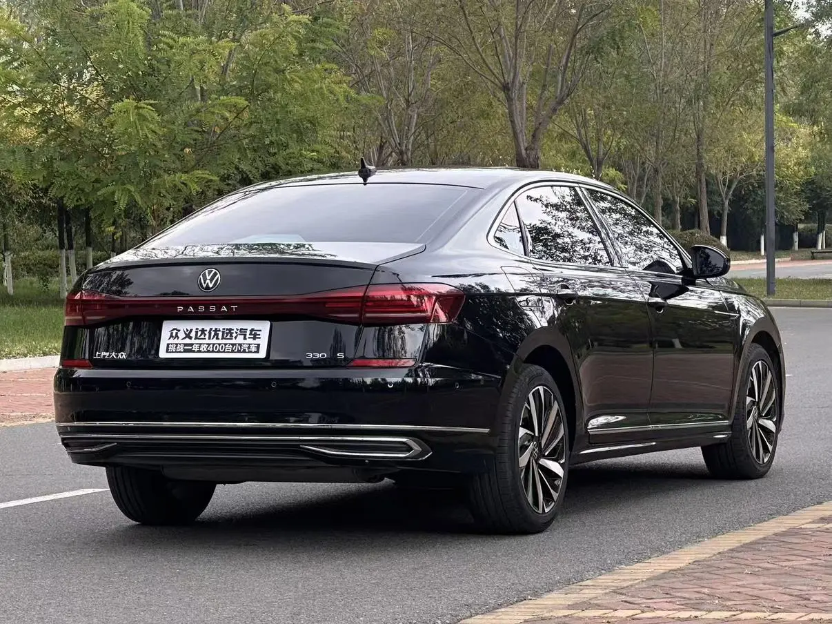 Volkswagen Passat 2022 330TSI Luxury