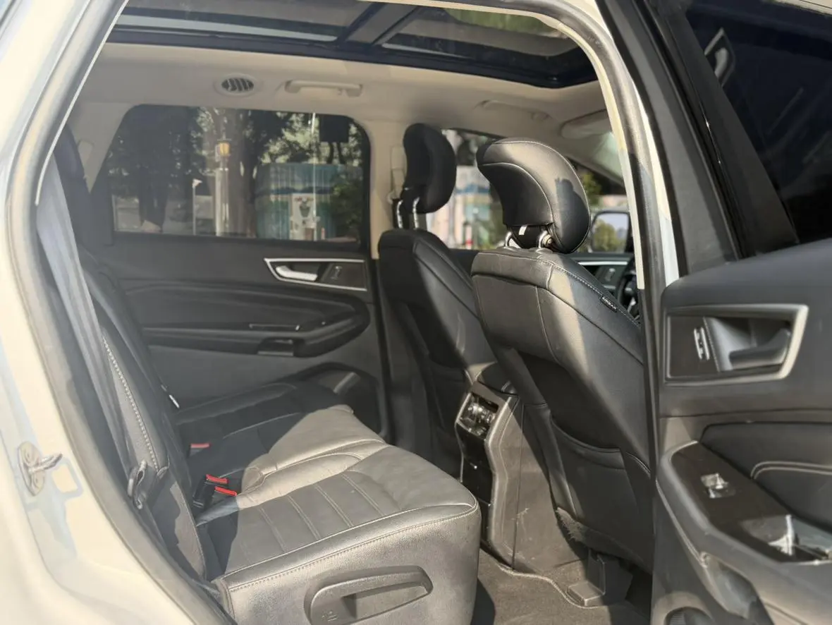 Ford Edge 2018 EcoBoost 245 2WD Sharp Luxury 7 seat China V