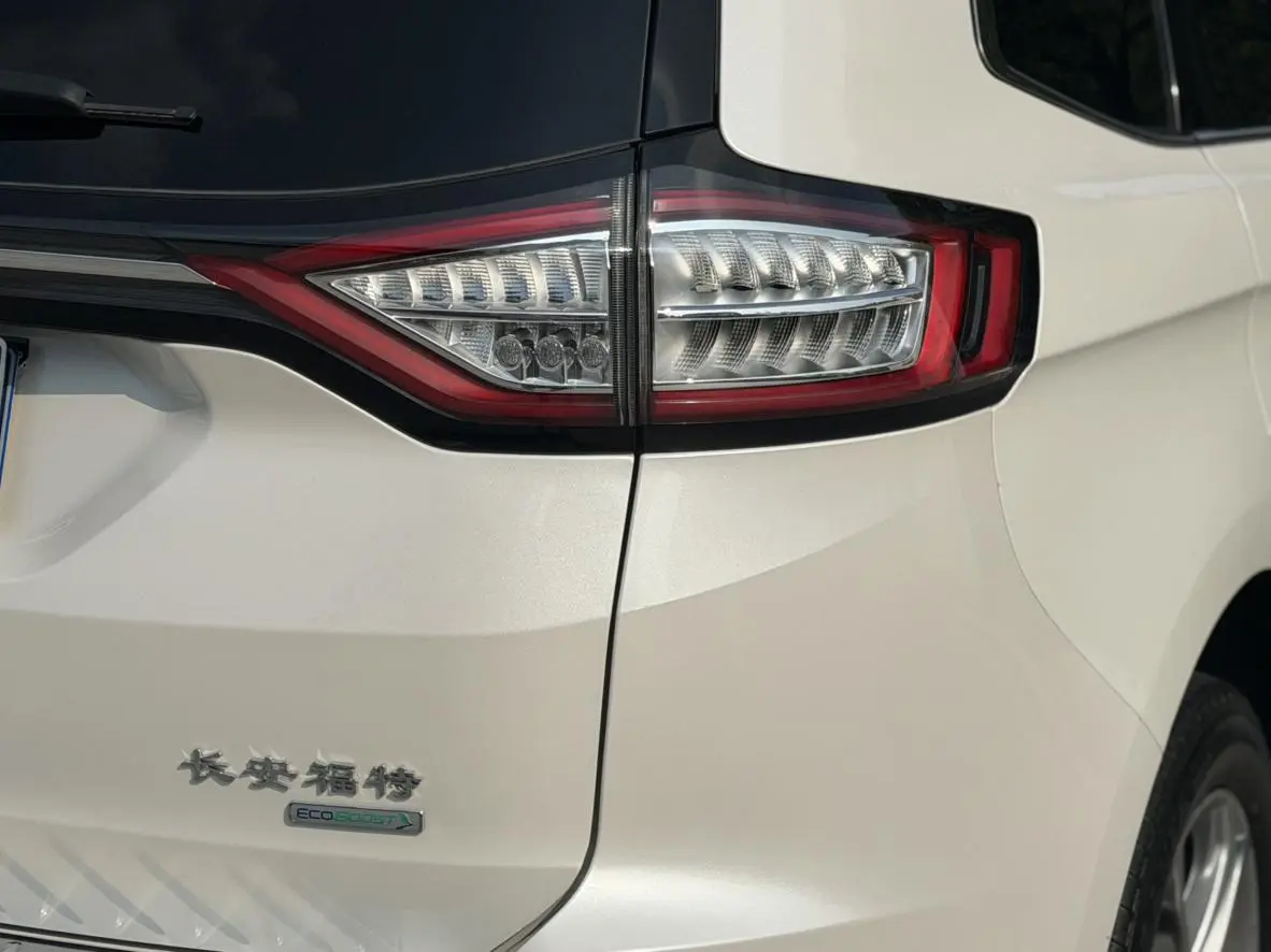 Ford Edge 2018 EcoBoost 245 2WD Sharp Luxury 7 seat China V