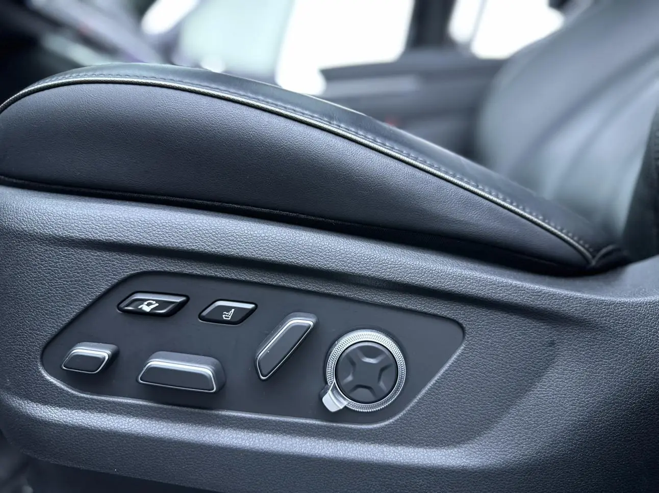 Hyundai 2023 3.5L Auto 4WD Calligraphy 6 seat