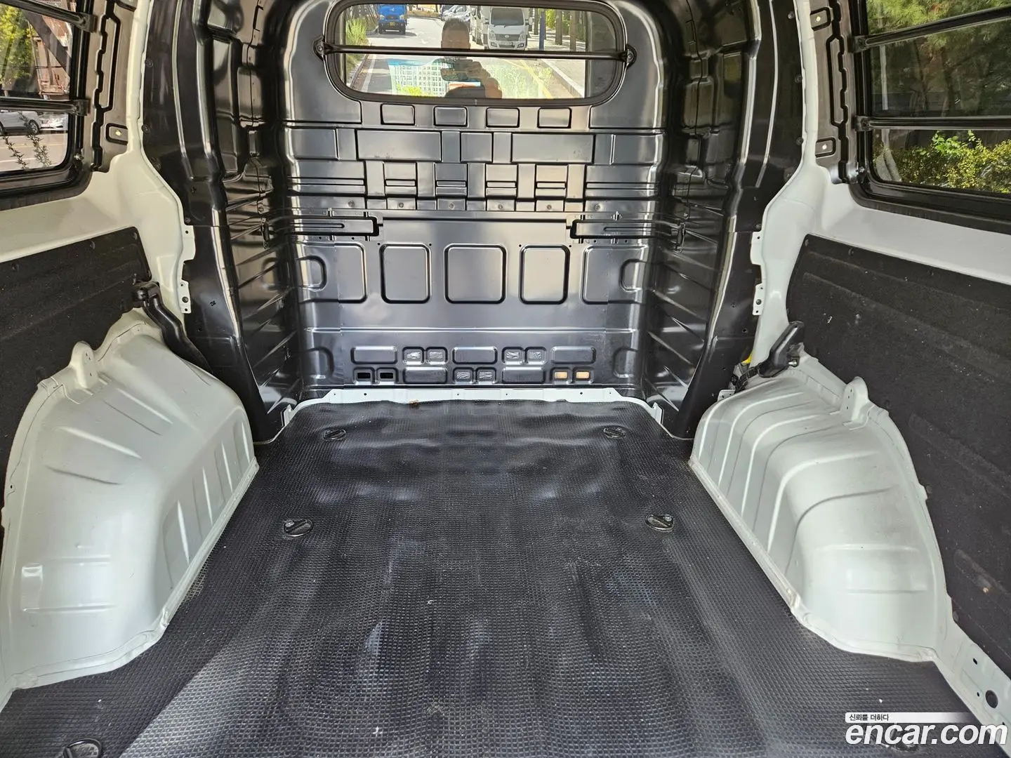 Hyundai Staria Cargo 5-Seater 2022