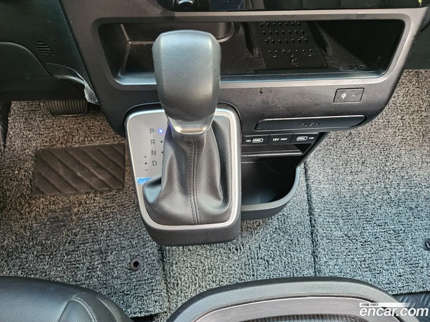 Hyundai Staria Cargo 5-Seater 2022