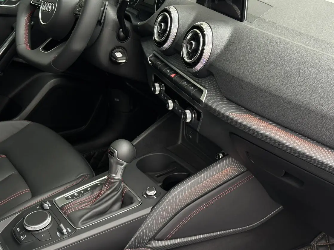 Audi Q2L 2024 35 TFSI Progressive Dynamic