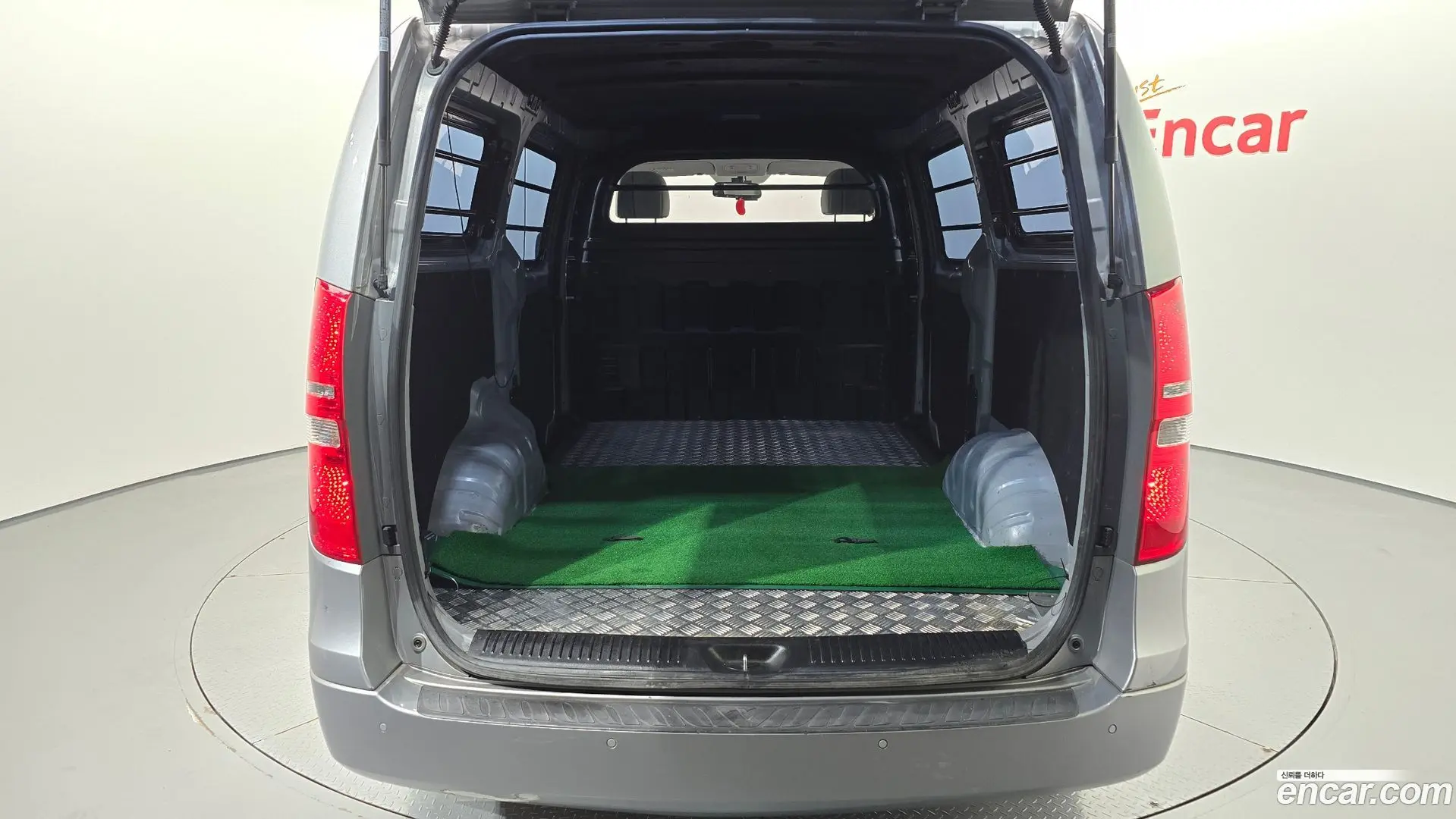 Hyundai Starex Van 3-Seater